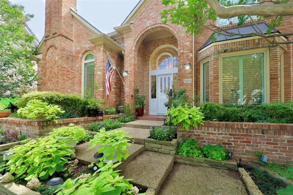 5414 Preston Fairways Circle, Dallas, Texas 75252