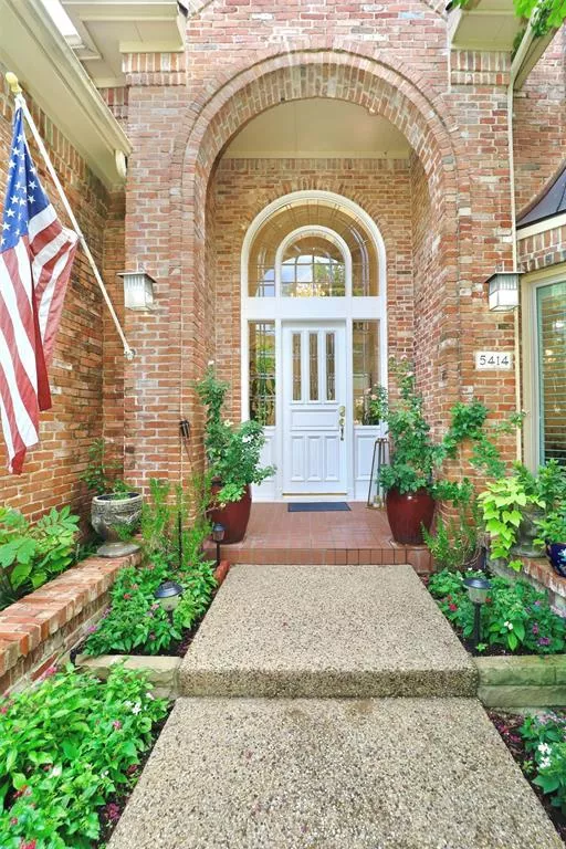 5414 Preston Fairways Circle, Dallas, Texas 75252