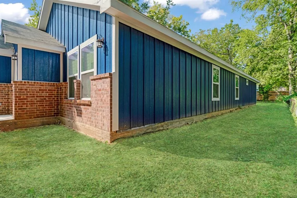 610 W Austin Street, Paris, Texas 75460