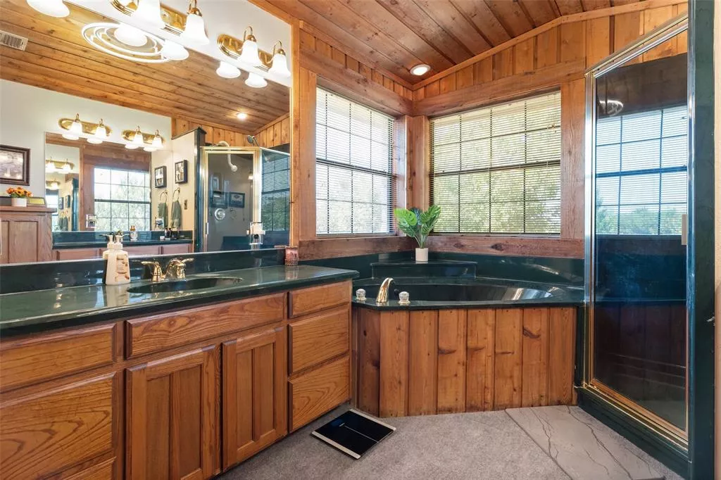 6849 County Road 1232 Godley, Texas 76044