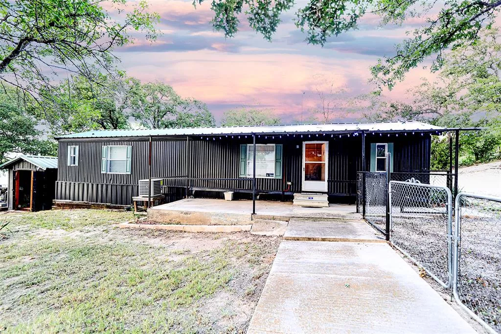 700 Frontier Street, Bowie, Texas 76230