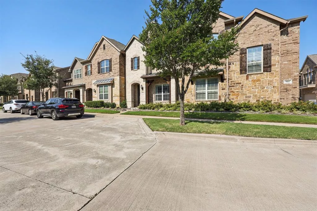 918 Dartford Drive, Richardson, Texas 75081