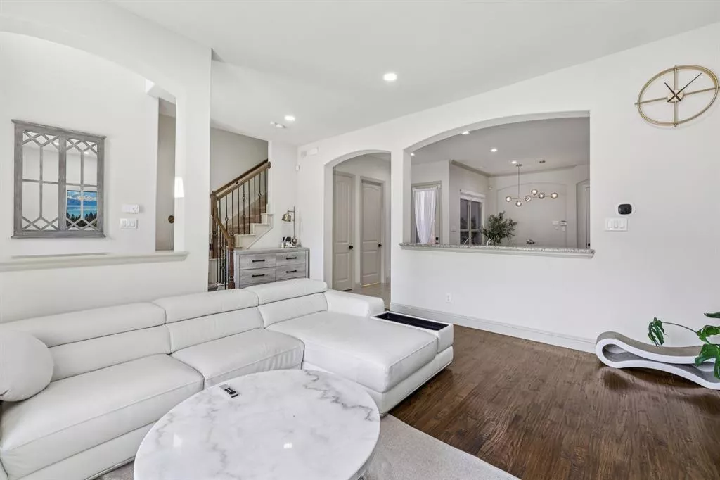 918 Dartford Drive, Richardson, Texas 75081