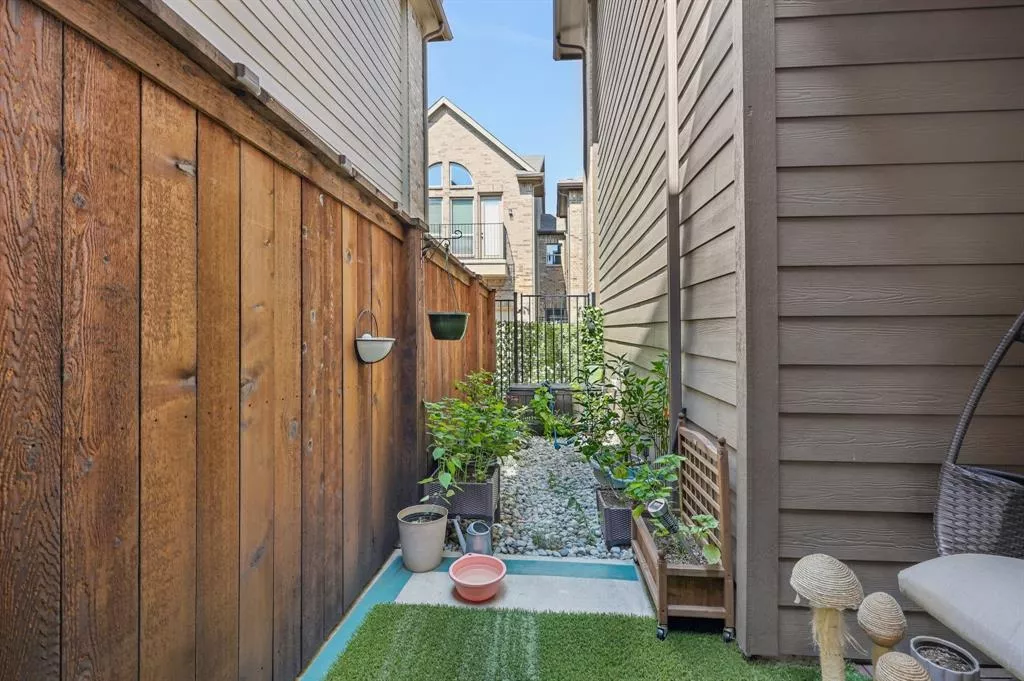 918 Dartford Drive, Richardson, Texas 75081