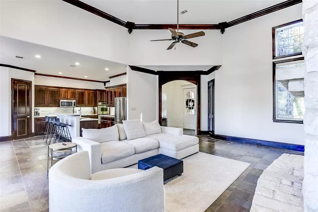 216 Hide A Way Drive, Mabank, Texas 75156