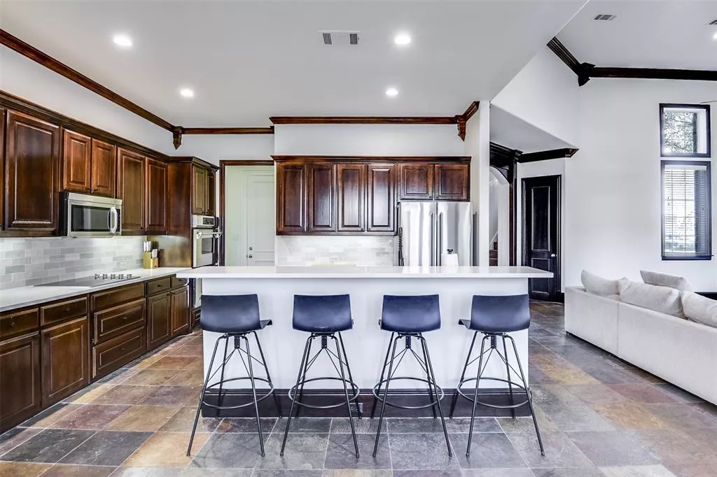 216 Hide A Way Drive, Mabank, Texas 75156