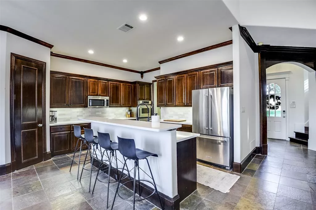 216 Hide A Way Drive, Mabank, Texas 75156