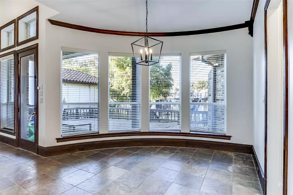 216 Hide A Way Drive, Mabank, Texas 75156