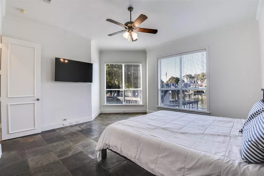 216 Hide A Way Drive, Mabank, Texas 75156