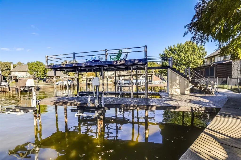 216 Hide A Way Drive, Mabank, Texas 75156