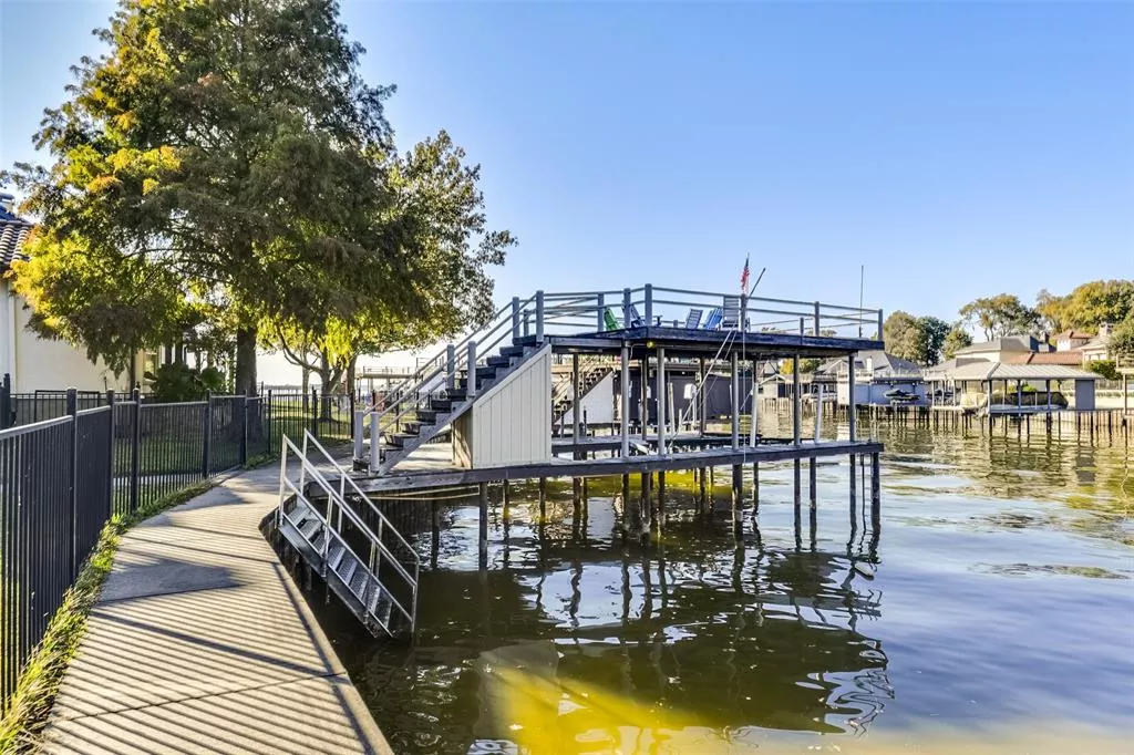 216 Hide A Way Drive, Mabank, Texas 75156