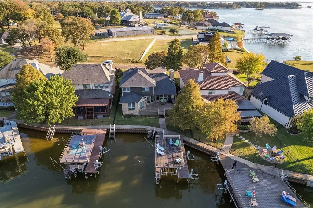 216 Hide A Way Drive, Mabank, Texas 75156