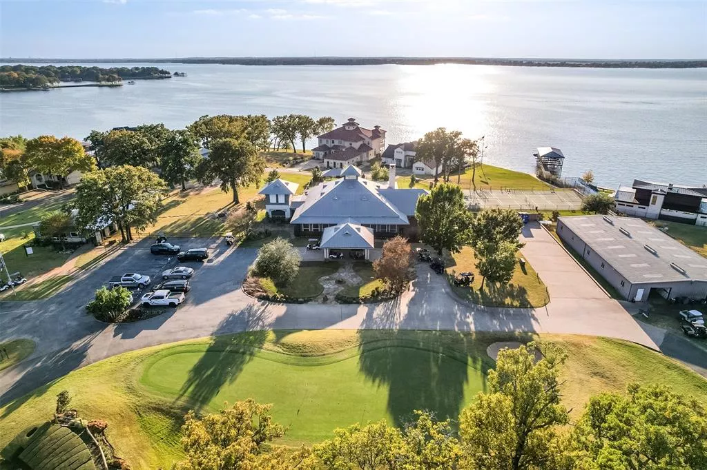 216 Hide A Way Drive, Mabank, Texas 75156