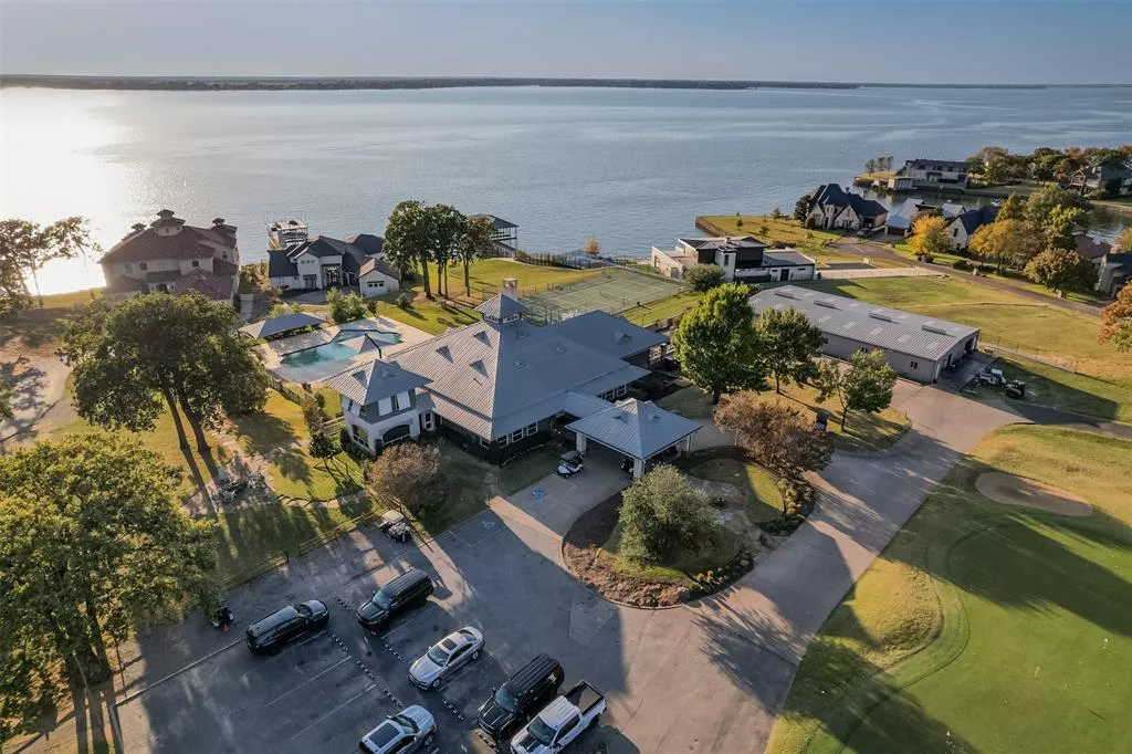 216 Hide A Way Drive, Mabank, Texas 75156