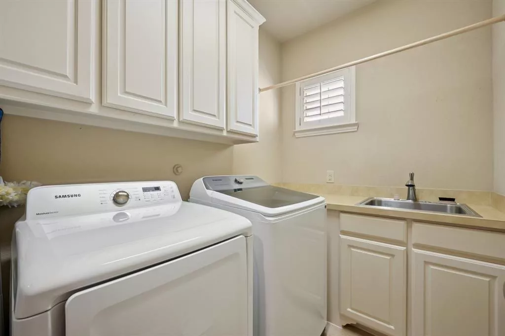 2325 Shoreham Circle, Lewisville, Texas 75056