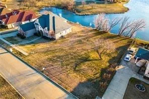 307 Golden Pond Drive, Cedar Hill, Texas 75104