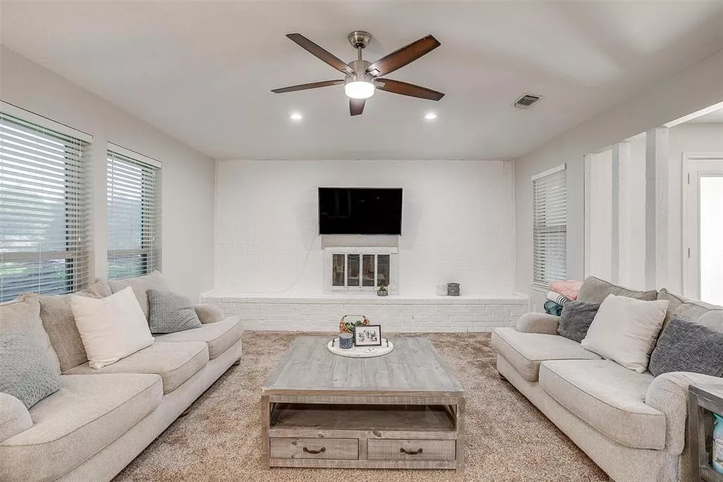 5306 Oak Brook Road, Arlington, Texas 76016