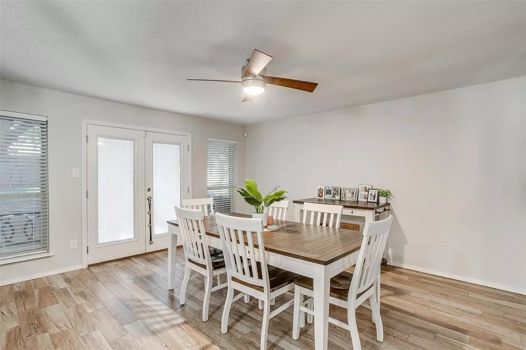 5306 Oak Brook Road, Arlington, Texas 76016