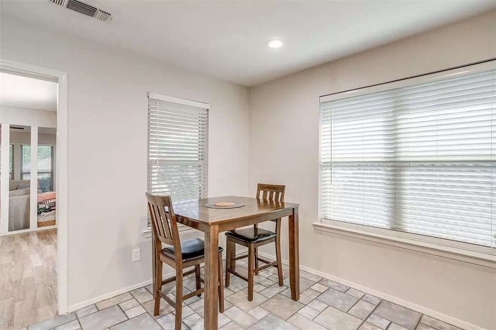 5306 Oak Brook Road, Arlington, Texas 76016