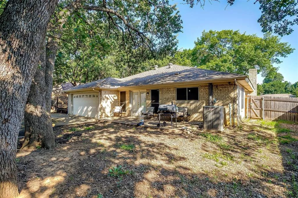 5306 Oak Brook Road, Arlington, Texas 76016