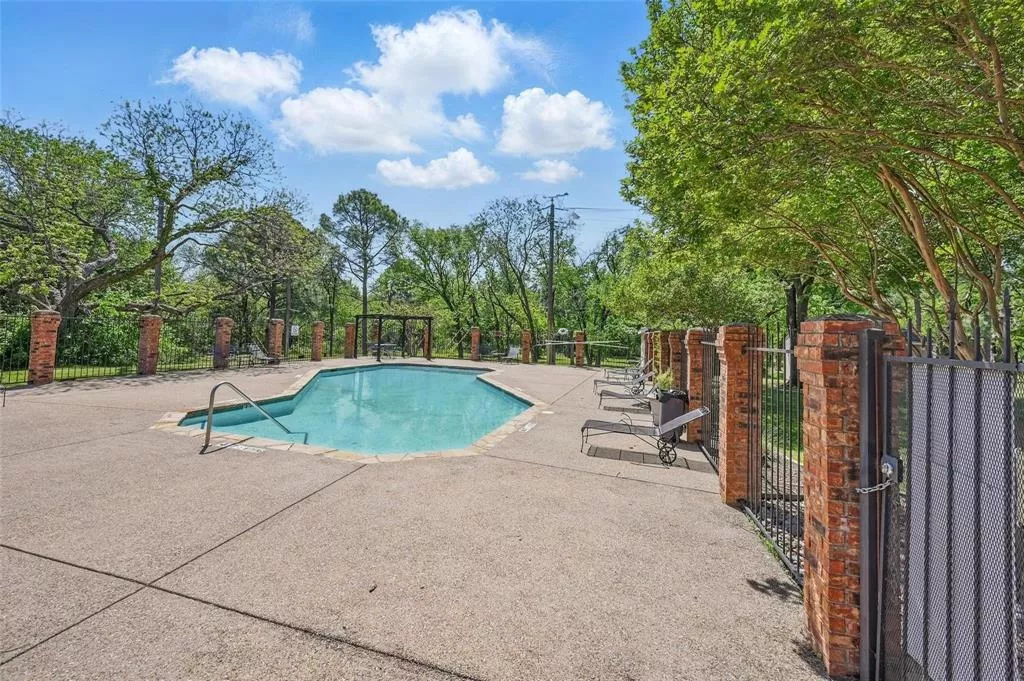 66 Abbey Road, Euless, Texas 76039