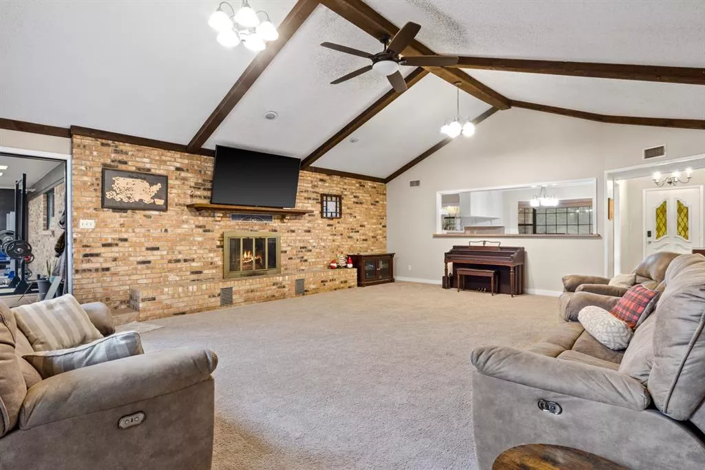 195 County Road 4164 Pittsburg, Texas 75686