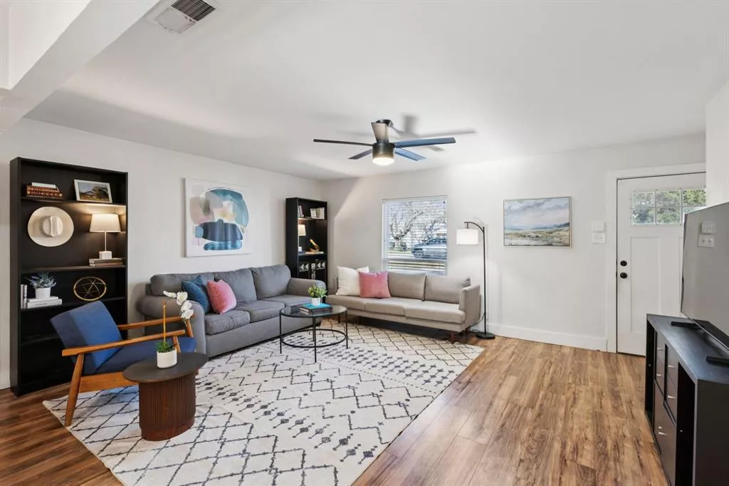 1237 Fuller Drive, Dallas, Texas 75218