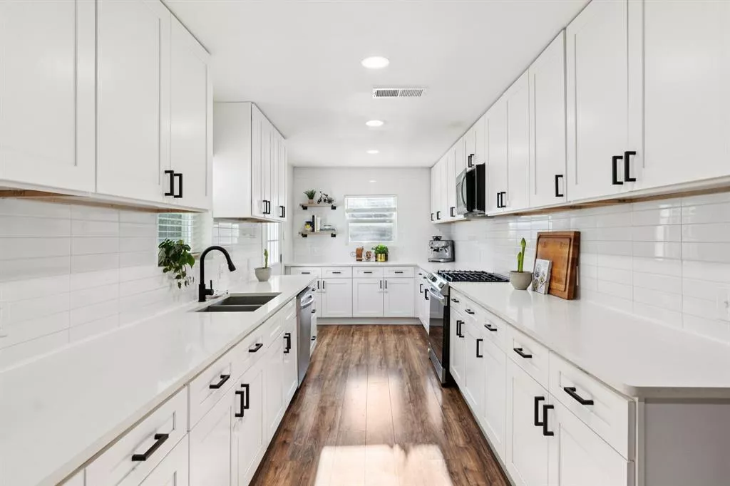 1237 Fuller Drive, Dallas, Texas 75218