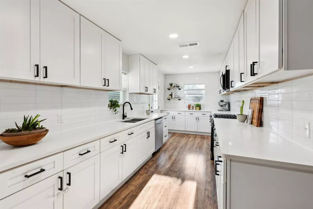 1237 Fuller Drive, Dallas, Texas 75218