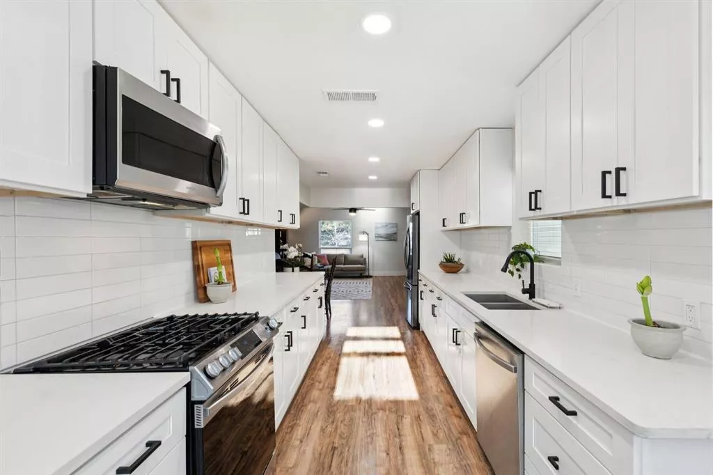 1237 Fuller Drive, Dallas, Texas 75218