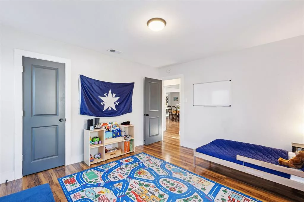 1237 Fuller Drive, Dallas, Texas 75218