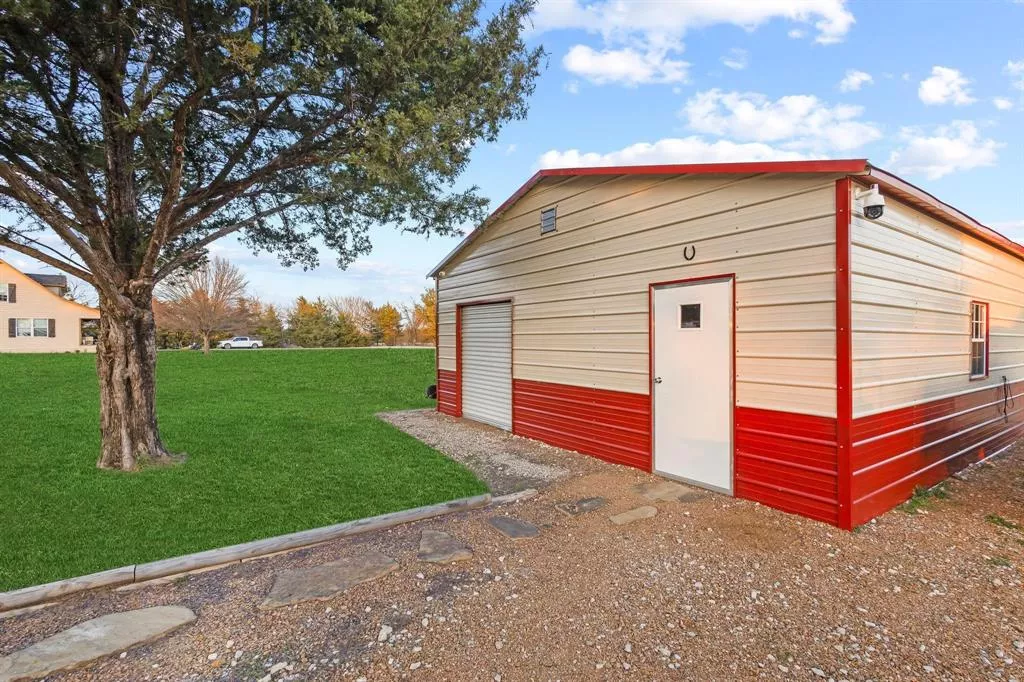 3387 FM 121 Van Alstyne, Texas 75495