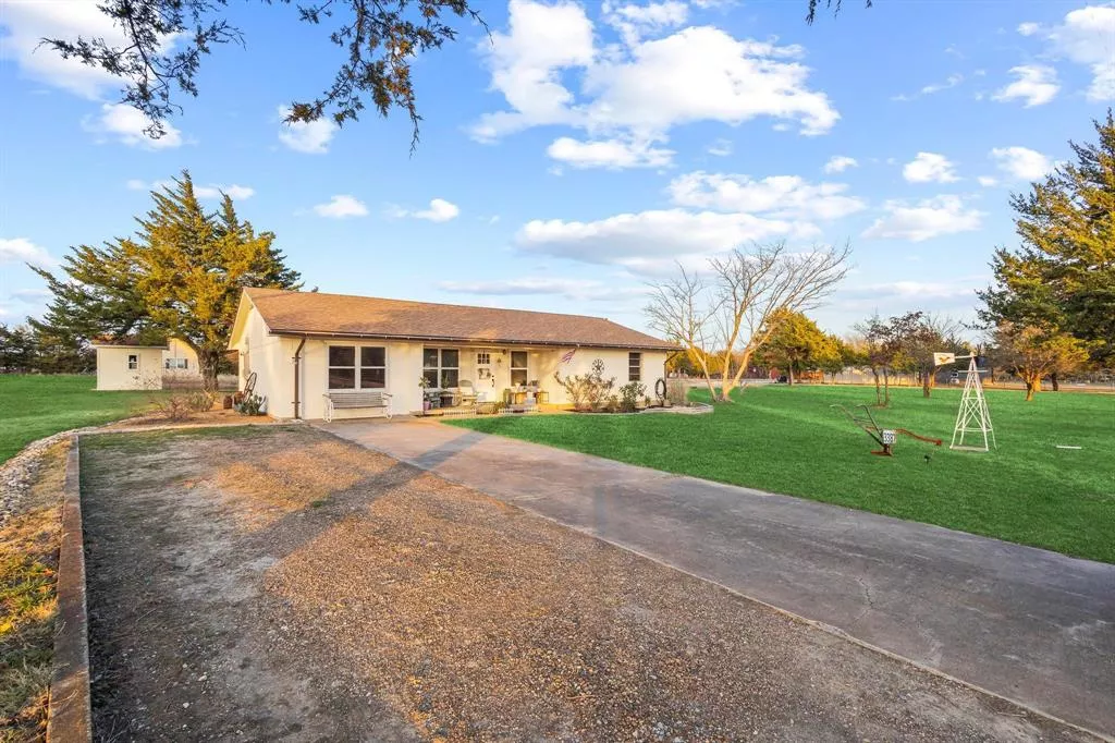 3387 FM 121 Van Alstyne, Texas 75495