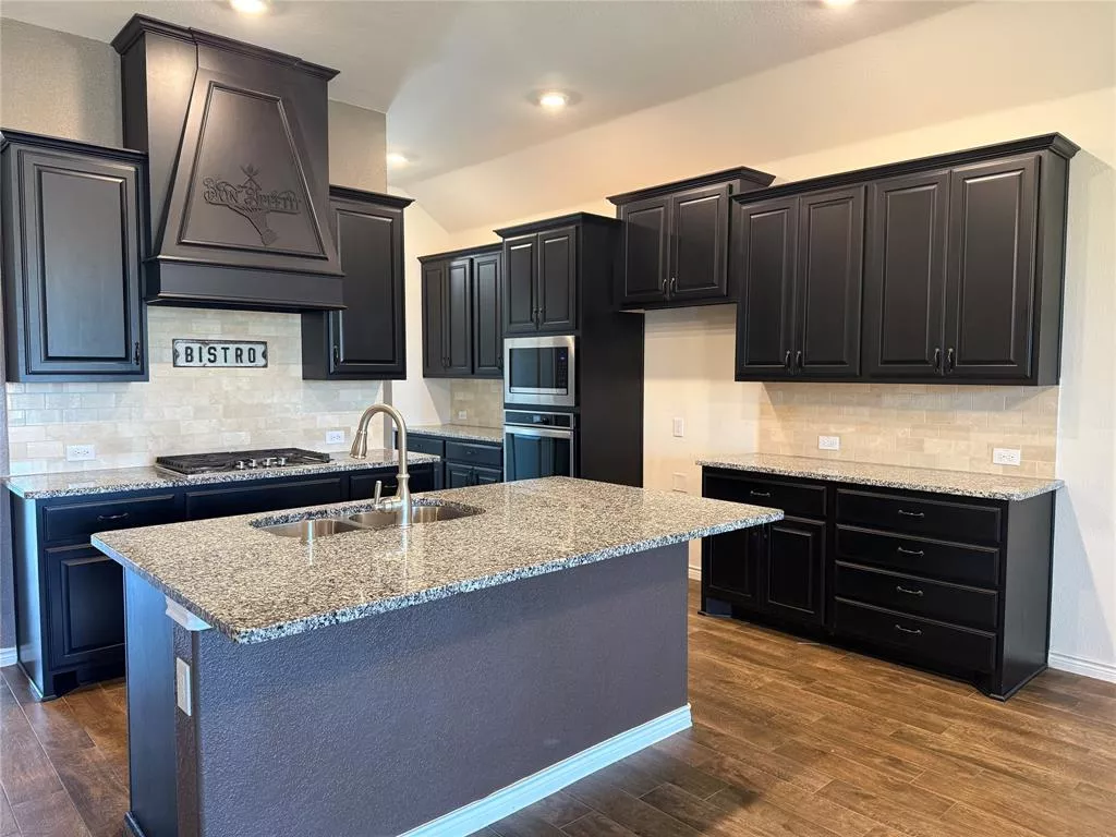 1043 Sublime Drive, Heath, Texas 75126