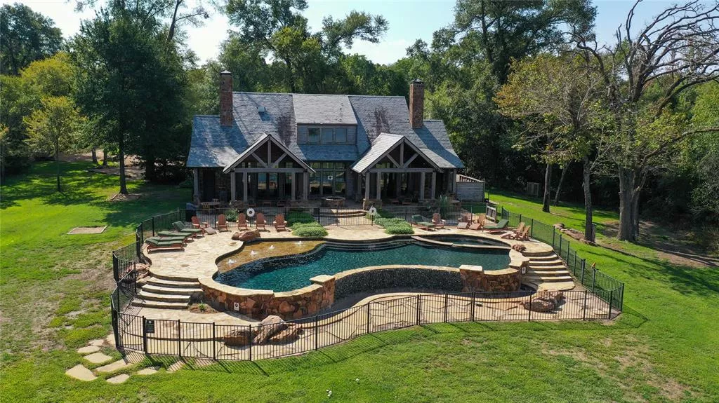 307 Sun Valley, Mabank, Texas 75147