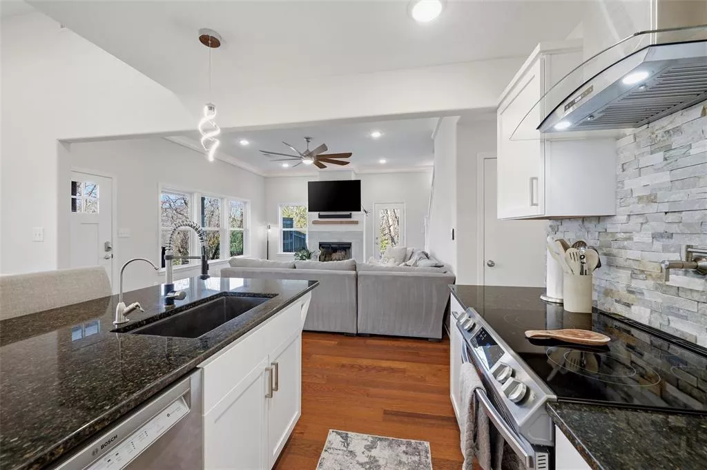 404 Hacienda Drive, Pottsboro, Texas 75076