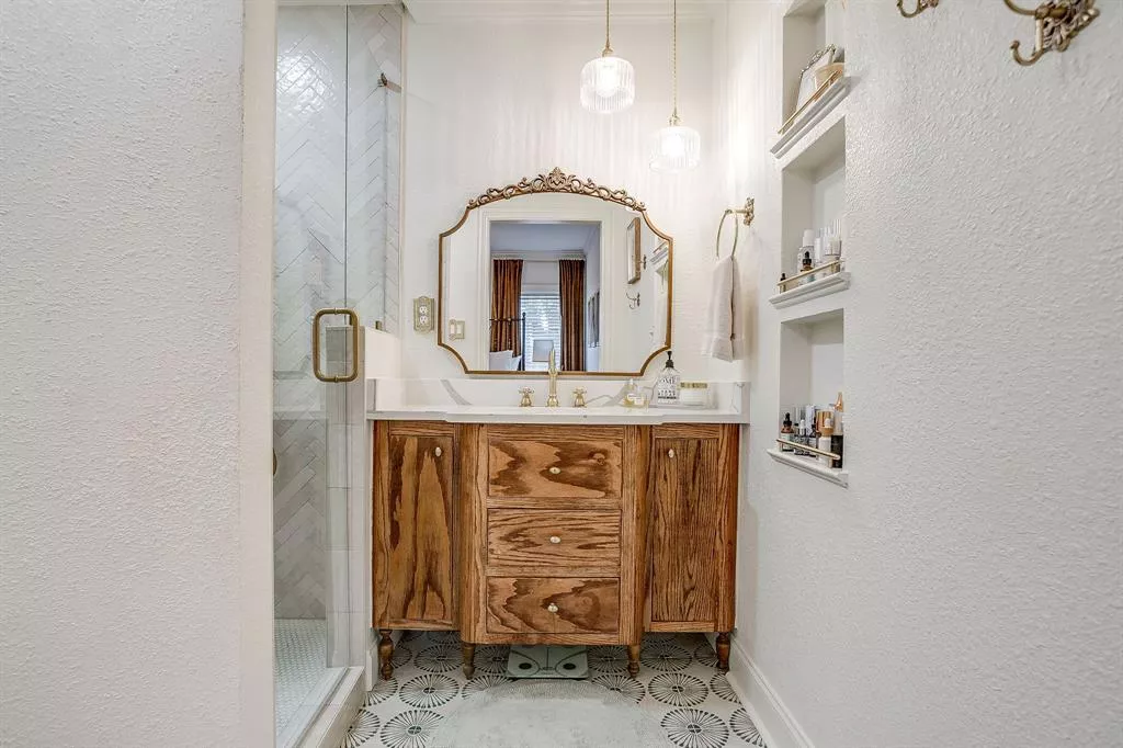 4924 Calmont Avenue, Fort Worth, Texas 76107