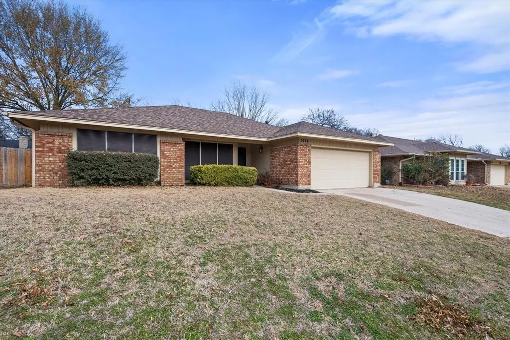 5723 Sage Bloom Drive, Arlington, Texas 76017