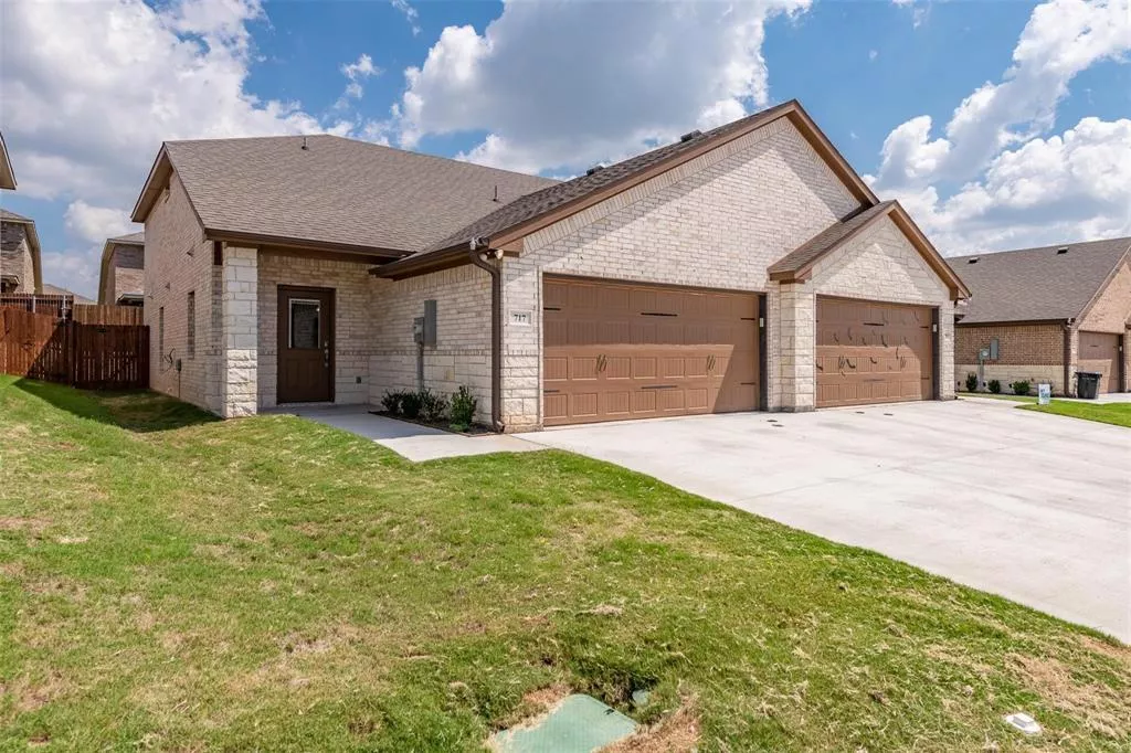 720 Rolling Terrace Circle Granbury, Texas 76049