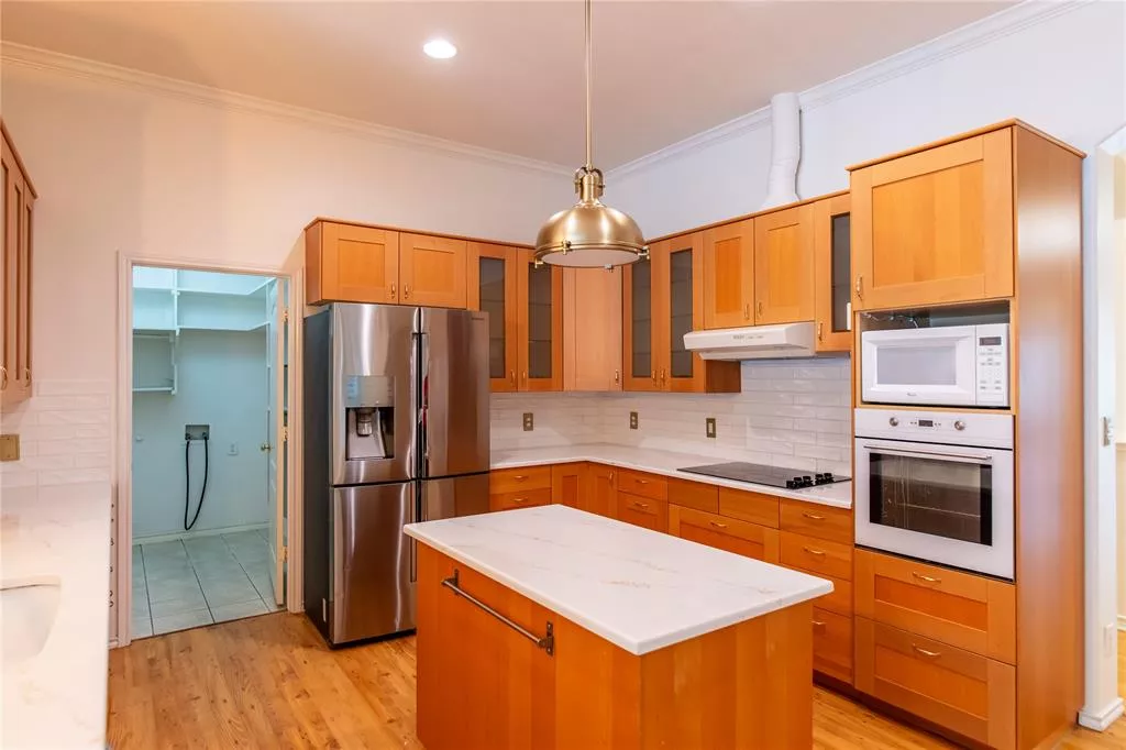 1500 Chestnut Drive, Savannah, Texas 76227