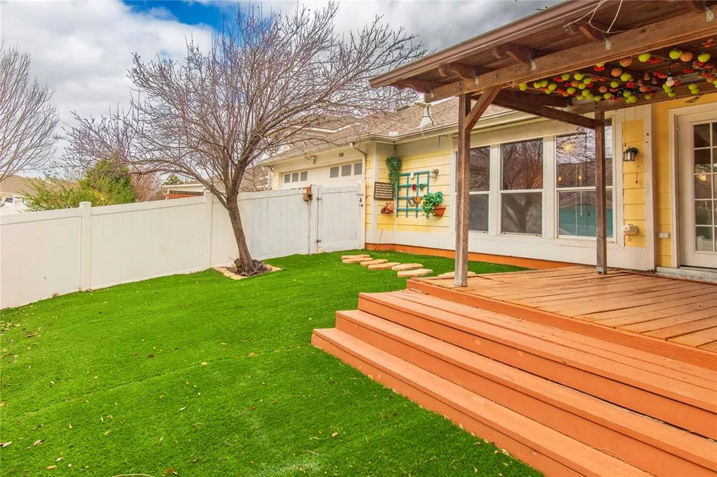 1500 Chestnut Drive, Savannah, Texas 76227