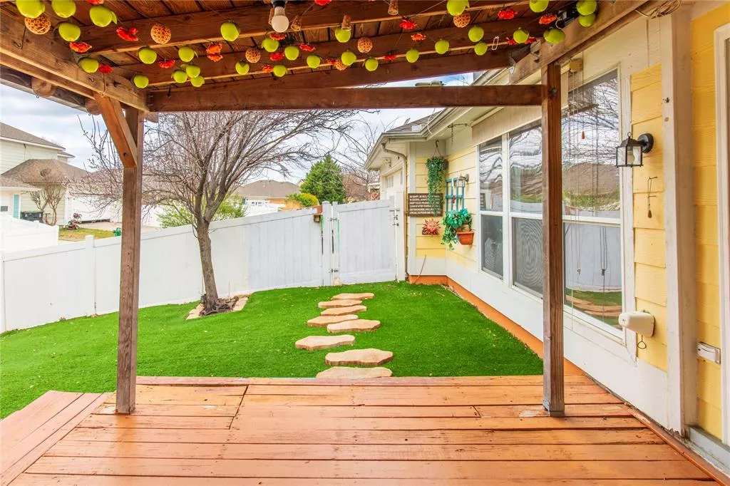 1500 Chestnut Drive, Savannah, Texas 76227