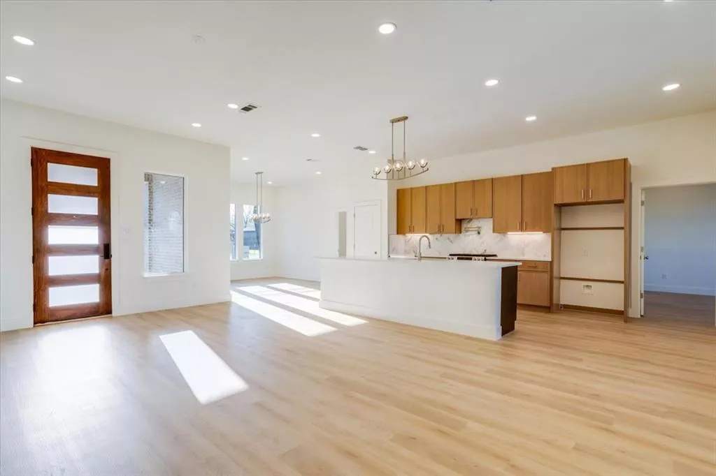 1507 Elk Creek Road, Dallas, Texas 75253