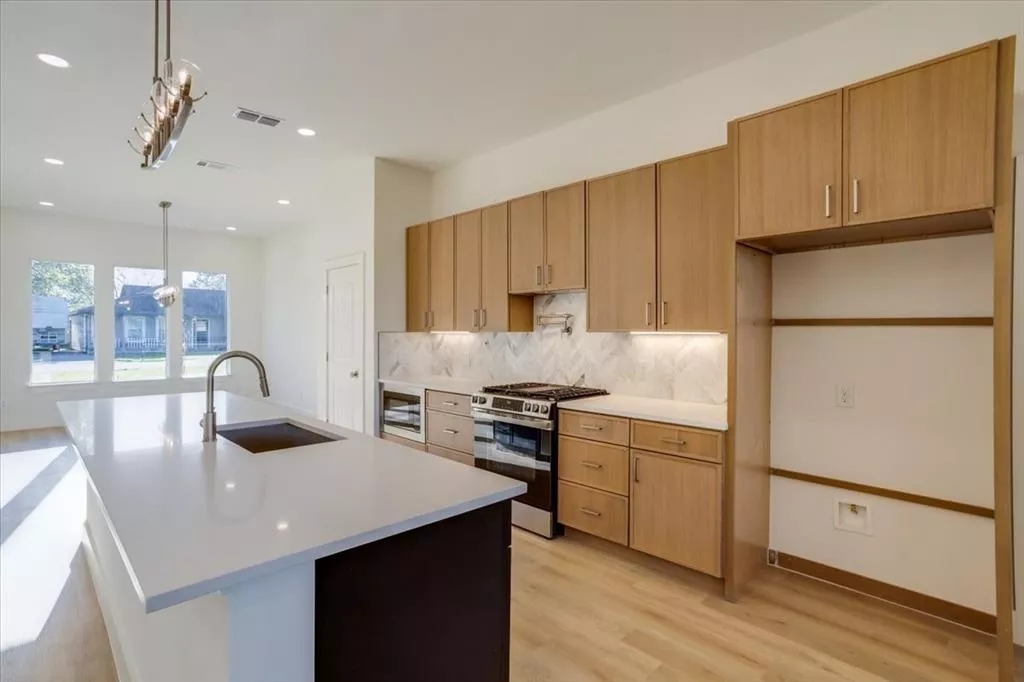 1507 Elk Creek Road, Dallas, Texas 75253