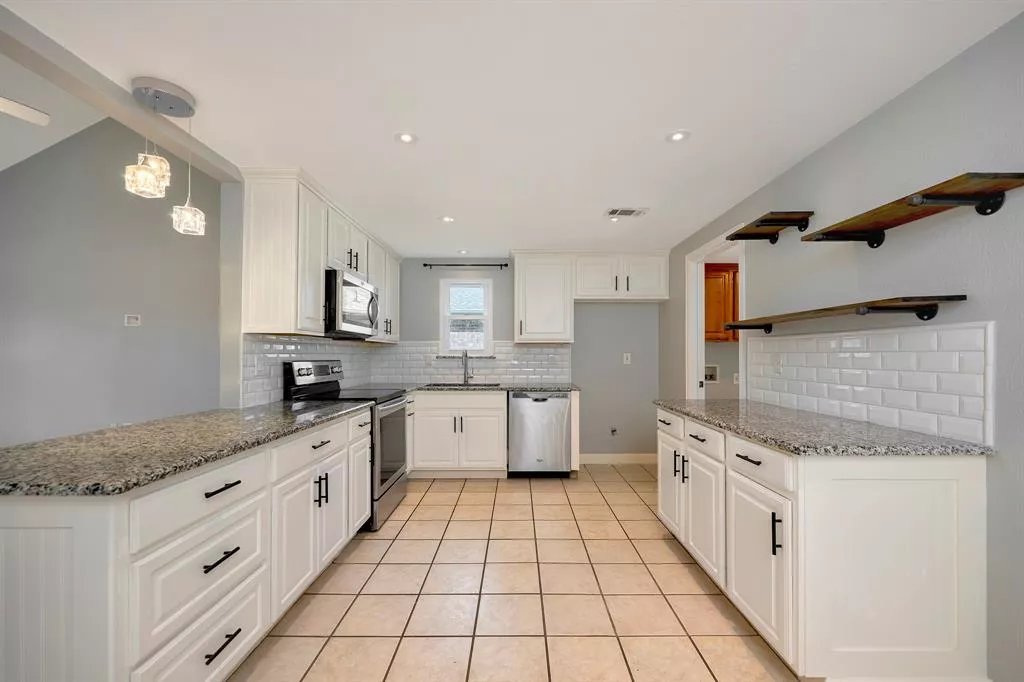 1619 Merritt Drive, Mansfield, Texas 76063