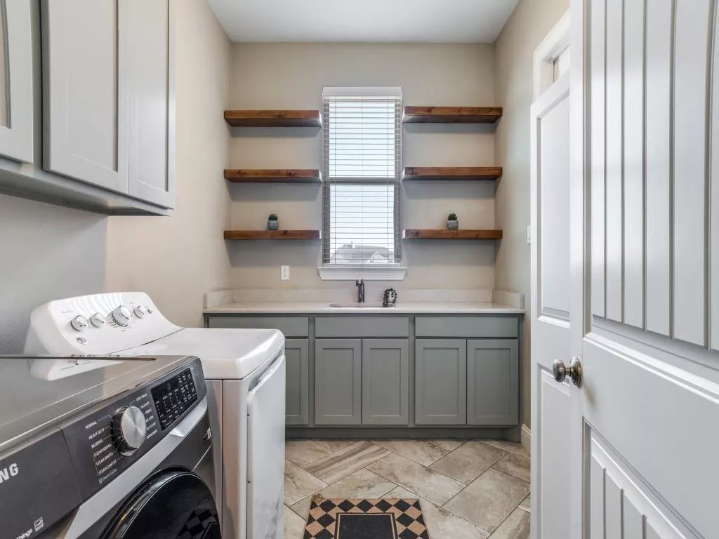 19121 Shortmeadow Forney, Texas 75126