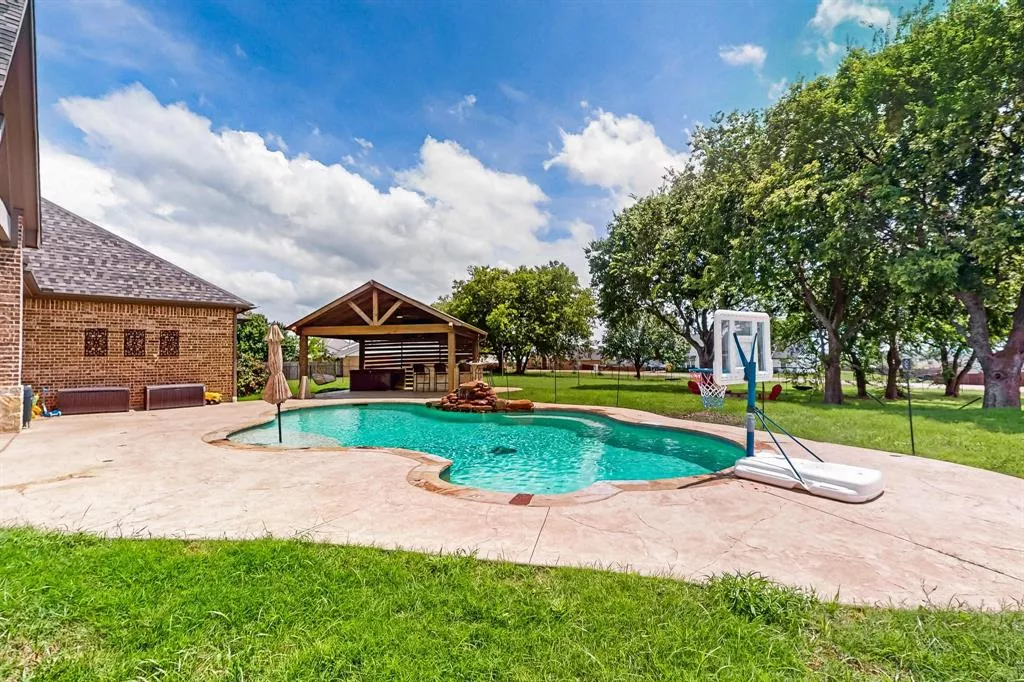 19121 Shortmeadow Forney, Texas 75126