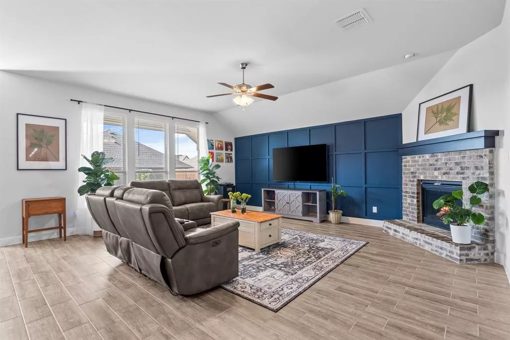 372 Chapel Hill Drive, Forney, Texas 75126