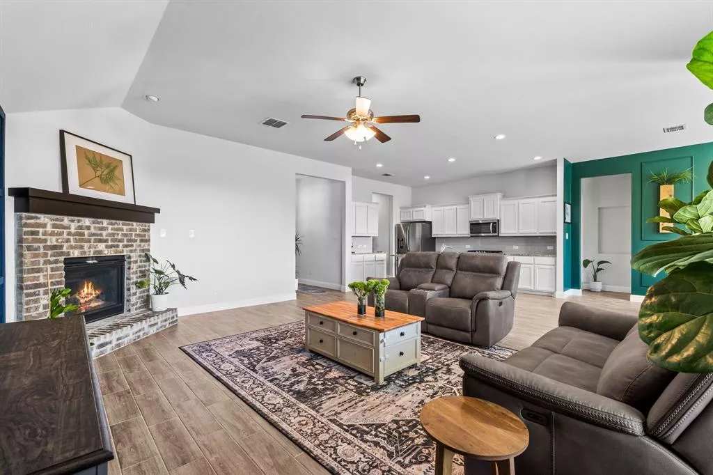 372 Chapel Hill Drive, Forney, Texas 75126