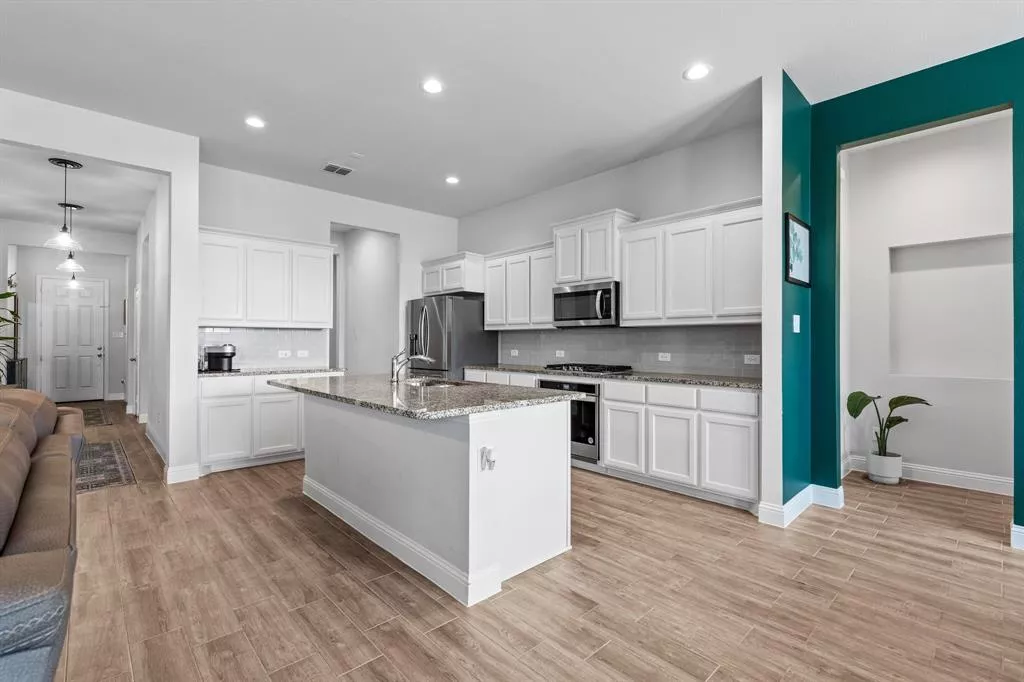 372 Chapel Hill Drive, Forney, Texas 75126